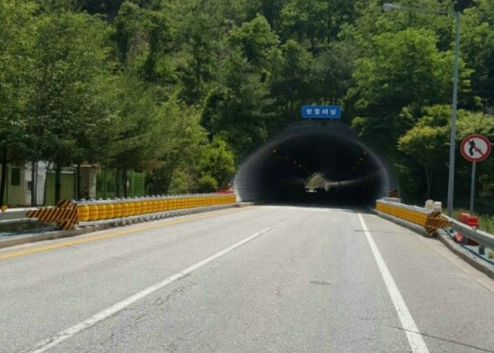 curve road roller barrier