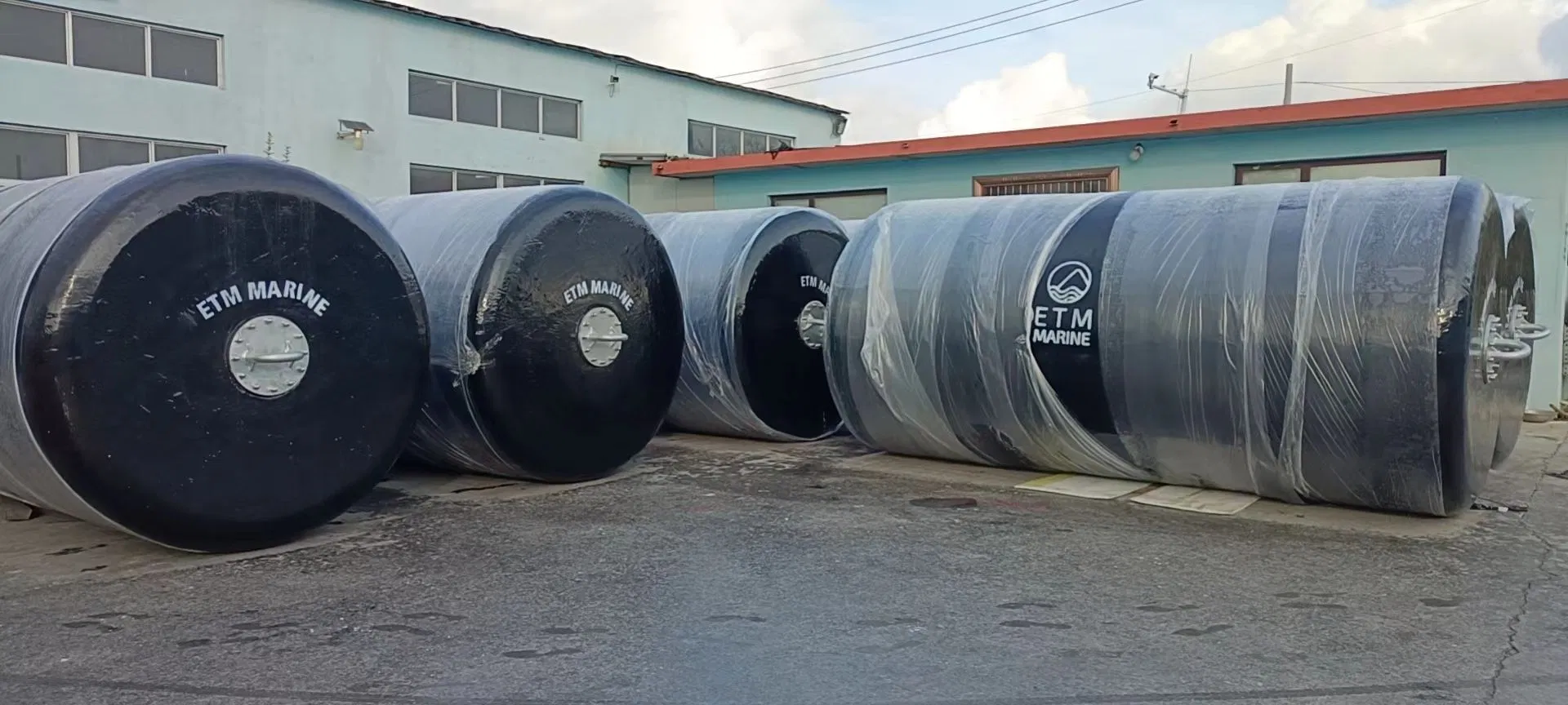 Super Strong And Aging-Resistant Foam-Filled Fenders 1