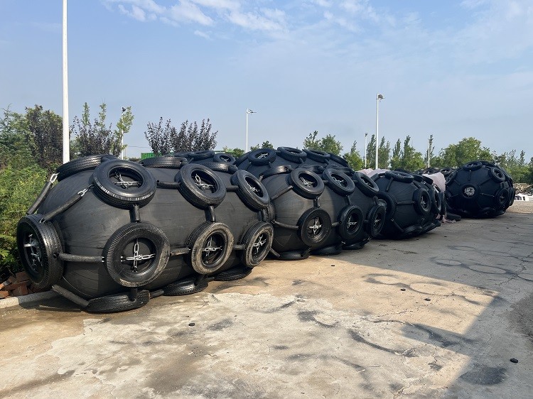 24 Months Time Pneumatic Rubber Fender with 60% Deflection 80Kpa ...