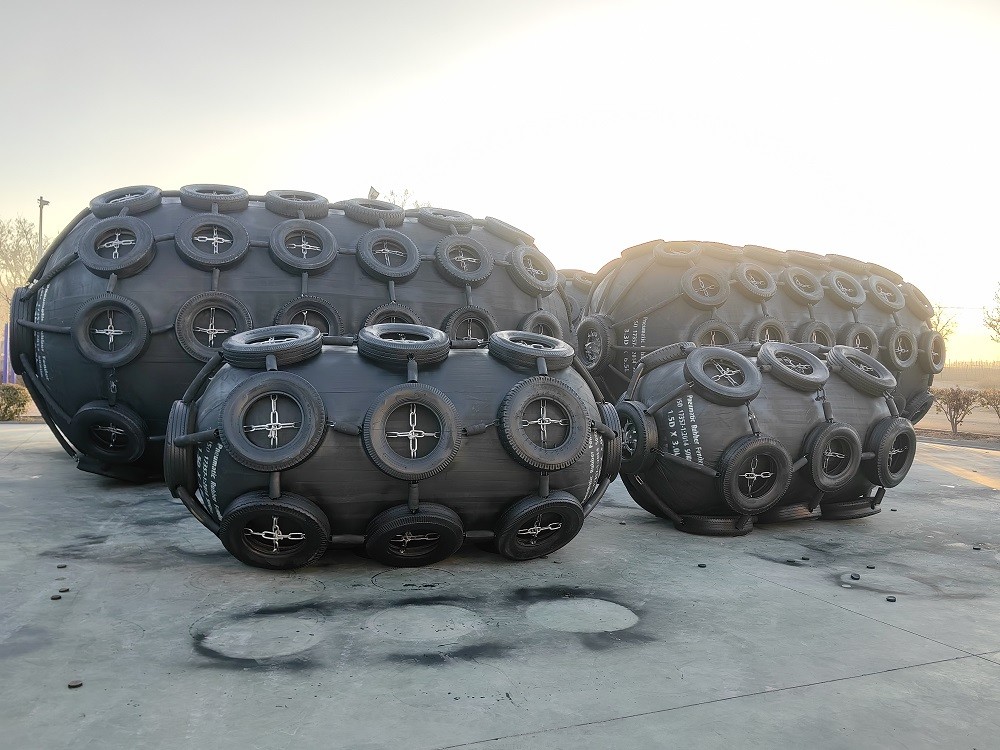 Diameter From 0.5m To 4.5m Pneumatic Rubber Fender Deflection 60%