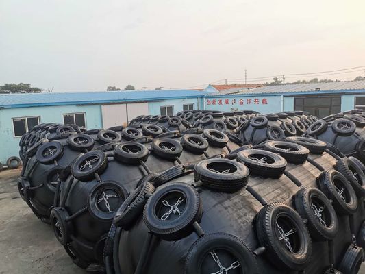 Quality Yokohama Marine Pneumatic Rubber Fender 80kpa 3.3*6.5m With Chain Net factory