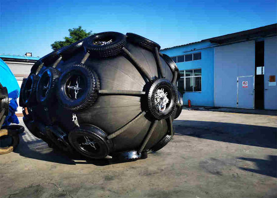 Quality Rubber Pneumatic Marine Fender Dock Defense Boat Fender With Tyre Net factory