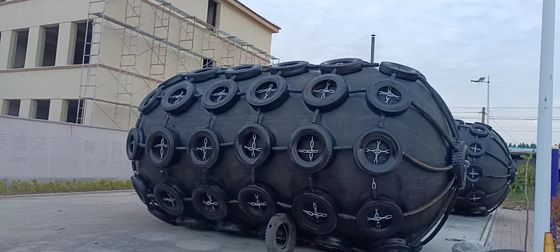 Quality 3300x6500mm Floating Pneumatic Yokohama Fenders 50Kpa With Chain Tyre Net factory
