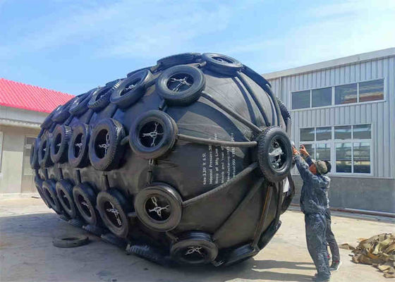 Quality Cylinder Pressure Marine Fenders Black Easy Install Pneumatic Docking Protection factory