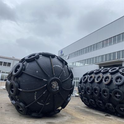 Quality Pneumatic Rubber Fender 50/80kPa Black With Yellow Stripes For Marine Safety factory