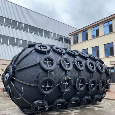 Quality Pneumatic Rubber Fender 50/80kPa Black With Yellow Stripes For Marine Safety factory