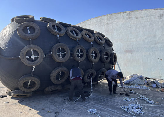 Quality Pneumatic Marine Fender Yokohama Inflatable Natural Rubber Fender With Chain Net factory