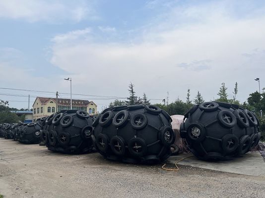 Quality Black Customized Yokohama Pneumatic Fender Durable factory