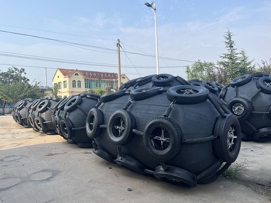 Quality Abrasion Resistance And Good Corrosion Resistance Pneumatic Dock Fender In Black Grey Color Stock factory