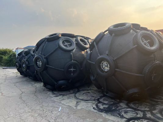 Quality Good Quality STS 50Kpa Black Pneumatic Rubber Fender Yokohama Type Fender factory