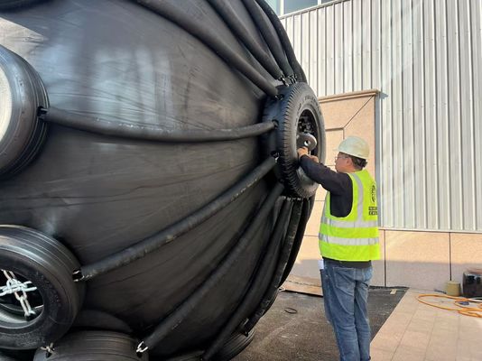 Quality Heavy Duty 50Kpa Black Rubber Fender factory