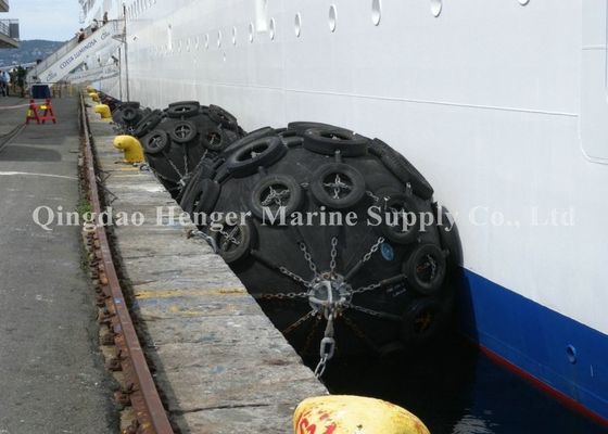 Quality Good Gas Air Tightness Marine Rubber Fender , Oil Tanker Protection Boat Mooring Fenders factory