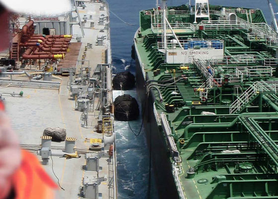 Quality STS Operation Hydro Pneumatic Fender , 1 - 10m Length Commercial Boat Fenders factory