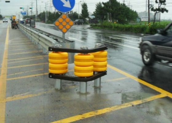Quality Flame Retardant Material Highway Roller Barrier To Reduce Traffic Accidents factory
