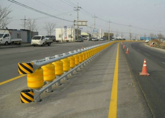 Quality Curve Road Roller Barrier Fence , Polyethylene Road Roller Barrier factory