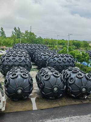 Quality Inflatable Rubber Fender 50kpa & 80kpa for Ship-to-Ship Transfer factory