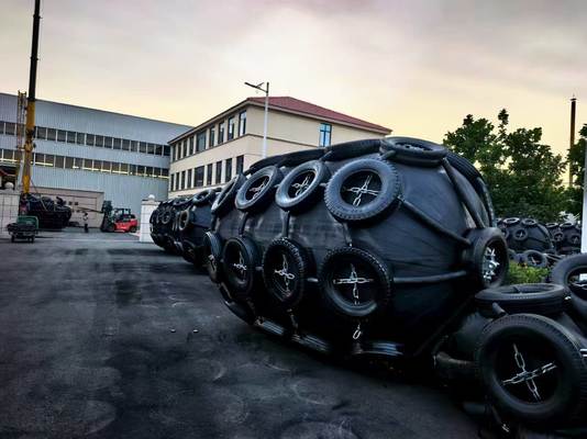 Quality Weather Resistant Pneumatic Rubber Fender with High Energy Absorption Capacity and Customized Size for Marine Applications factory