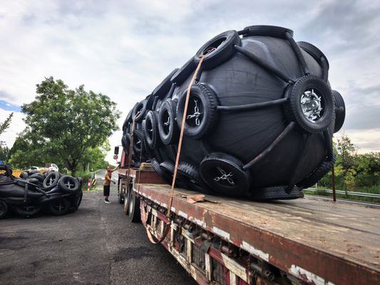 Quality ISO17357 Certified Pneumatic Rubber Fender with 50kpa High Energy Absorption and Customized Size for Marine Applications factory