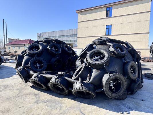 Quality ISO17357 Certified Pneumatic Rubber Fender with Customized Sizes 0.3-4.8 M and 50kpa & 80kpa Pressure factory