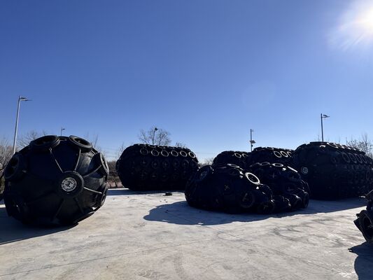 Quality ISO17357 Compliant Pneumatic Rubber Fender with Customized 0.3-4.8 M Size and 50kpa & 80kpa Pressure for Marine Applications factory