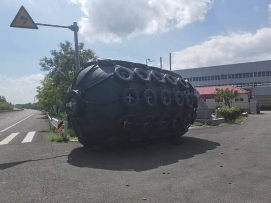 Quality Heavy Duty Pneumatic Rubber Fender with 50kpa & 80kpa Pressure for Ice Class Vessel Berthing Protection factory