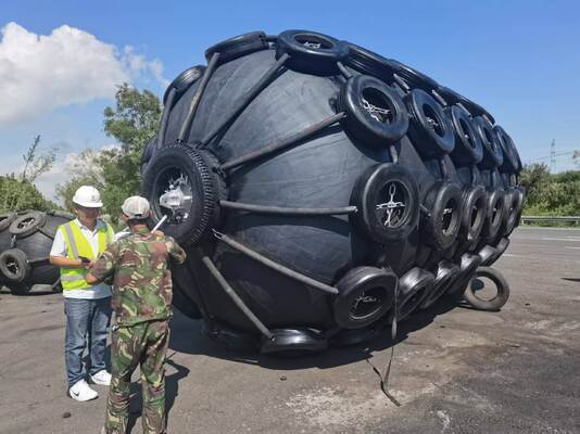 Quality ISO17357 Certified Pneumatic Rubber Fender with 50kpa High Energy Absorption and Customized Diameter 500mm to 4500mm for Marine Applications factory