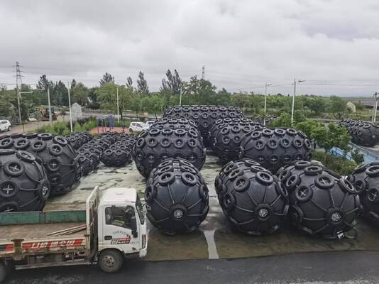 Quality ISO17357 Certified Pneumatic Rubber Fender with 50kpa High Energy Absorption and Customized Diameter 500mm to 4500mm for Marine Applications factory