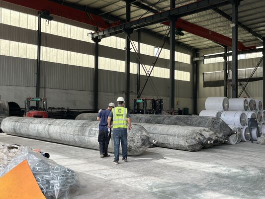Quality Marine Rubber Airbag with Stainless Steel Mounting Hardware for Corrosion Free Installation and 0.8-3 M Diameter factory