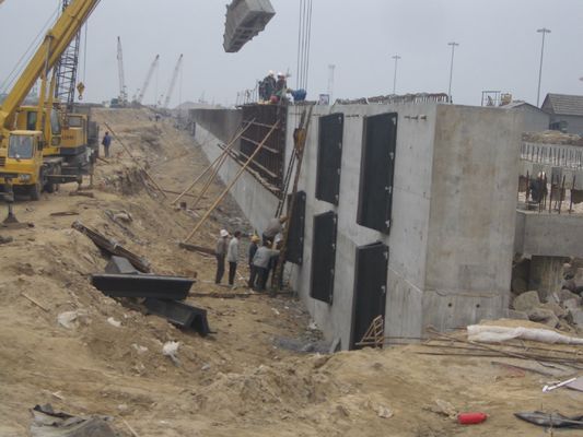 Quality Industrial Marine Rubber Airbag Pneumatic Air Bags 8 - 24m Long For Ship Launching factory