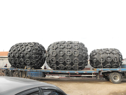 Quality 50KPa / 80Kpa ISO 17357 Certificated Pneumatic Rubber Fenders Yokohama Type factory