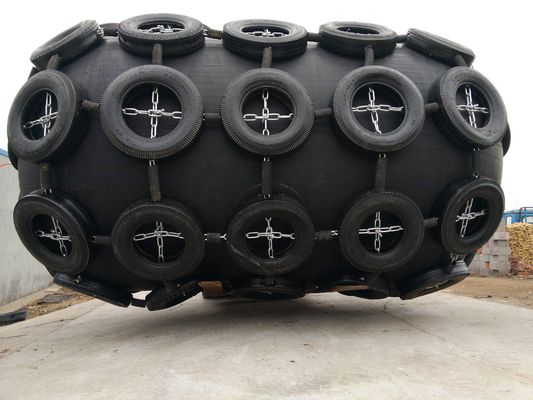 Quality 50Kpa Pneumatic Rubber Fender With Tire Sheath Type Ship Berthing And Mooring factory