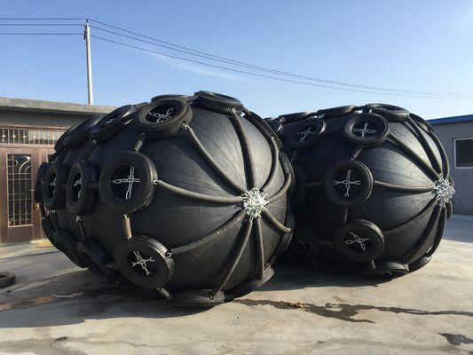 Quality 50Kpa Pneumatic Rubber Fender With Tire Sheath Type Ship Berthing And Mooring factory