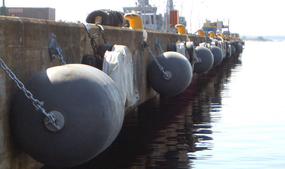 Quality 1.5*2.5m Pneumatic Rubber Fender Marine Rubber Fender For Dock Protection factory