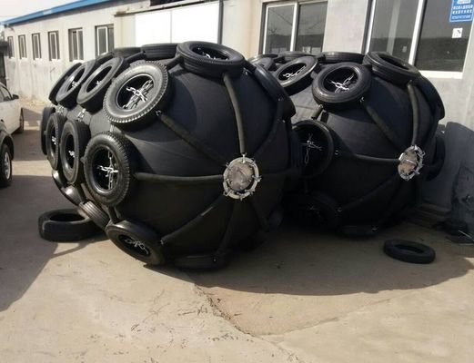 Quality Inflatable Floating Yokohama Pneumatic Marine Rubber Fender With Chain Net factory