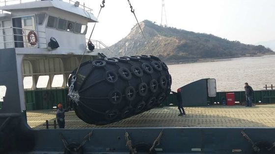 Quality Rubber Mat With Rope Net Pneumatic Boat Fender Pneumatic Rubber Fenders factory