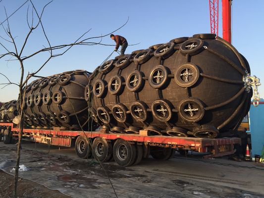 Quality Rubber Mat With Rope Net Pneumatic Boat Fender Pneumatic Rubber Fenders factory