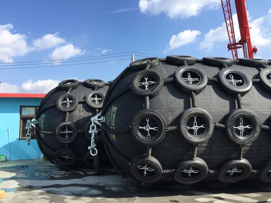 Quality Inflatable Floating Yokohama Pneumatic Marine Rubber Fender With Chain Net factory